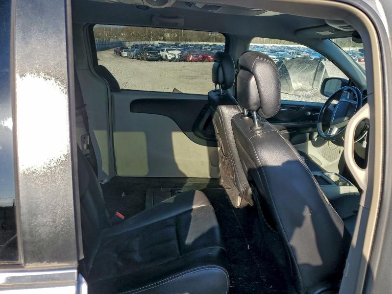 Photo 11 from auction – 2014 CHRYSLER TOWN & COU with VIN 2C4RC1BG0ER373406