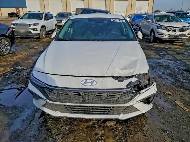 Photo 5 from auction – 2024 HYUNDAI ELANTRA with VIN KMHLM4DG4RU813360