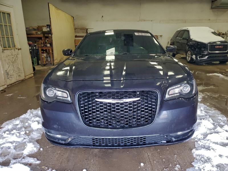 Photo 5 from auction – 2016 CHRYSLER 300 S with VIN 2C3CCAGG0GH152397