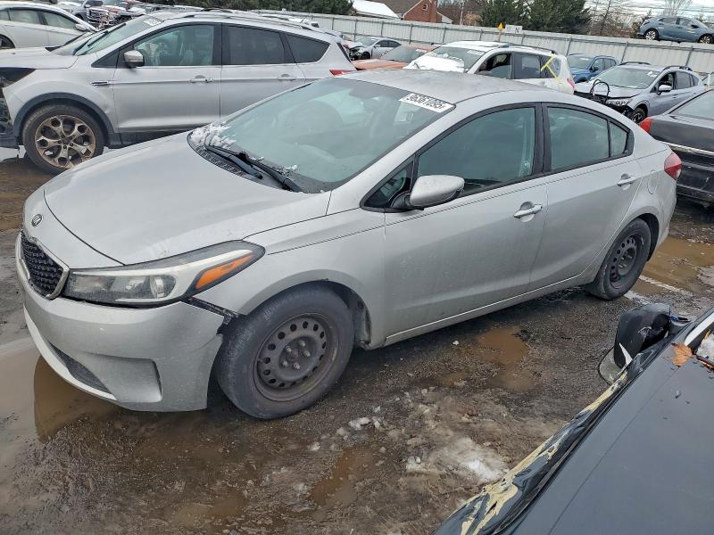 KIA FORTE 2017 مع رقم تعريف المركبة 3KPFK4A70HE161751 - صورة من المزاد