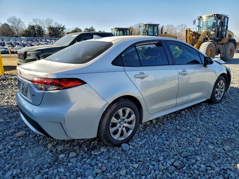 Photo 3 from auction – 2022 TOYOTA COROLLA LE with VIN 5YFEPMAE3NP288385