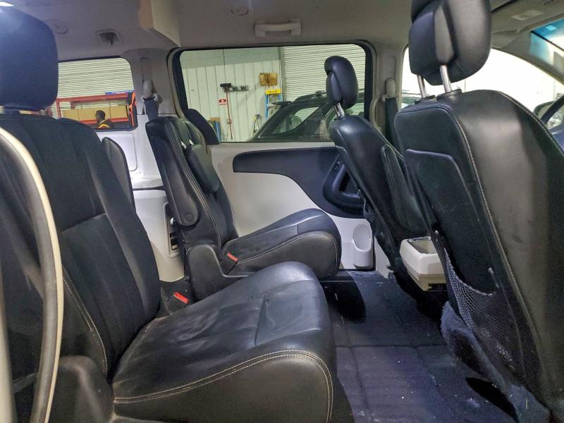 Photo 11 from auction – 2016 CHRYSLER TOWN & COU with VIN 2C4RC1BG6GR289979