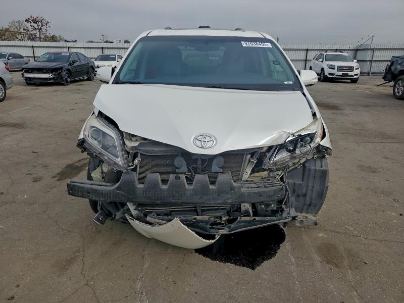 Photo 5 from auction – 2017 TOYOTA SIENNA XLE with VIN 5TDYZ3DC8HS800214