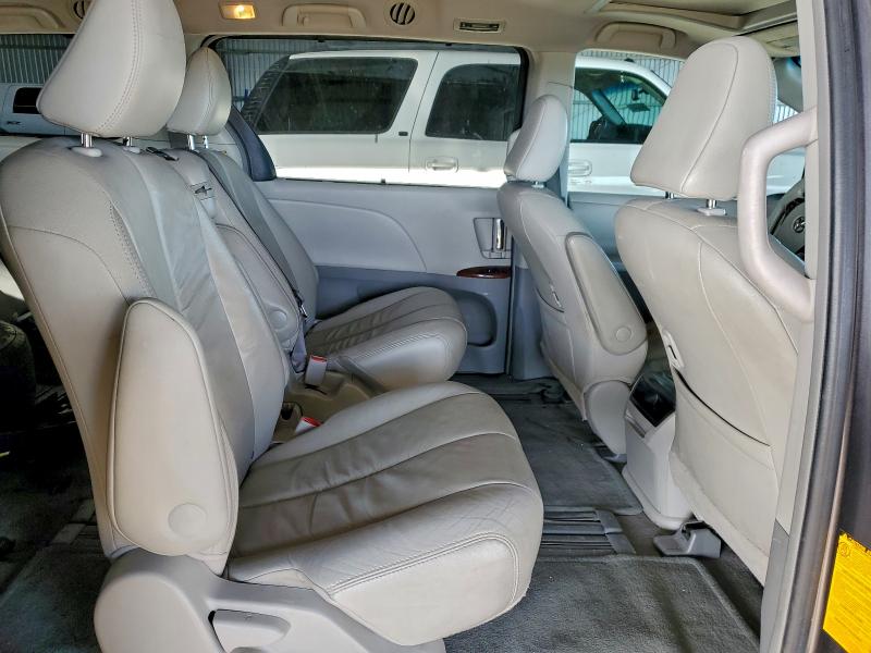 Photo 11 from auction – 2011 TOYOTA SIENNA XLE with VIN 5TDYK3DCXBS063206