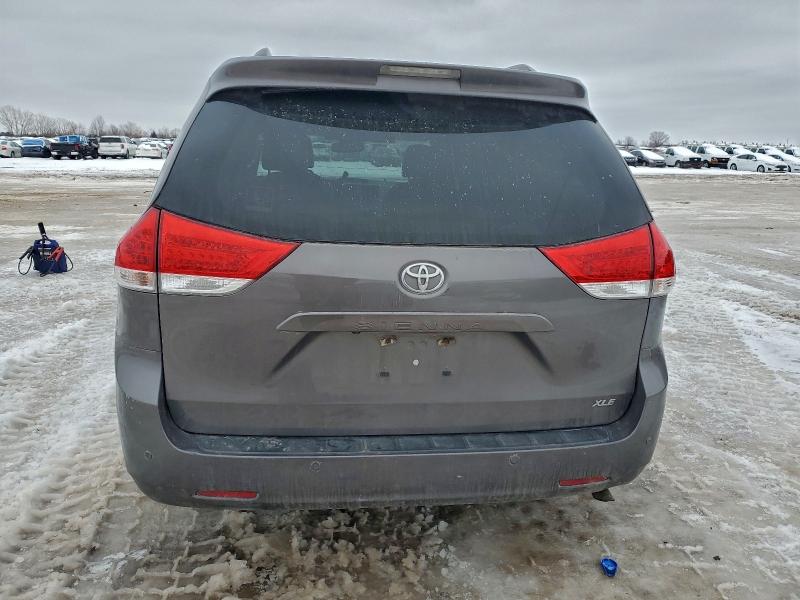 Photo 6 from auction – 2014 TOYOTA SIENNA XLE with VIN 5TDYK3DC7ES459467