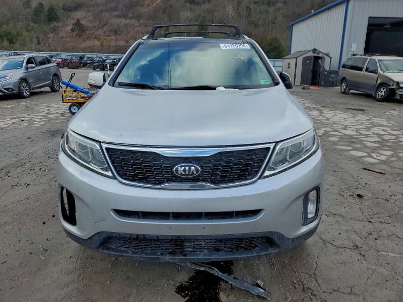 Photo 5 from auction – 2015 KIA SORENTO EX with VIN 5XYKU4A76FG564612