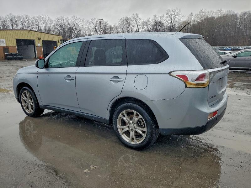 Photo 2 from auction – 2014 MITSUBISHI OUTLANDER with VIN JA4AD3A32EZ009587
