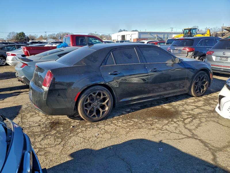 Photo 3 from auction – 2016 CHRYSLER 300 with VIN 2C3CCABG4GH310912