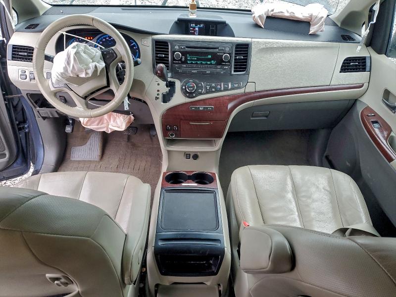 Photo 8 from auction – 2014 TOYOTA SIENNA XLE with VIN 5TDYK3DCXES499252