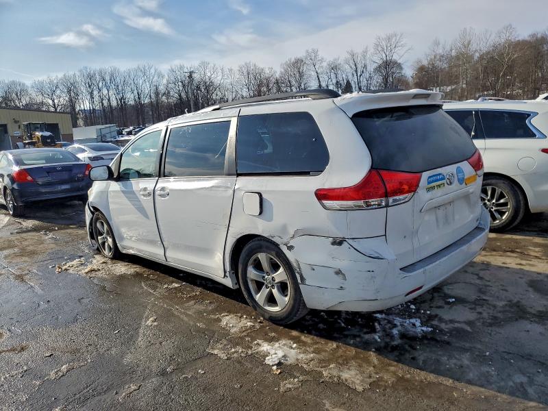 Photo 2 from auction – 2014 TOYOTA SIENNA LE with VIN 5TDKK3DC7ES452864