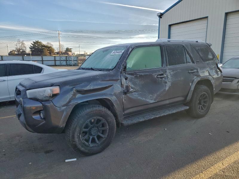 TOYOTA 4RUNNER SR 2016 with VIN JTEBU5JR2G5361861 - Photo from auction