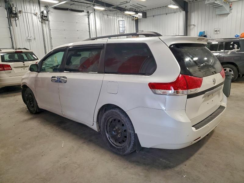Photo 2 from auction – 2011 TOYOTA SIENNA XLE with VIN 5TDYK3DC5BS034826