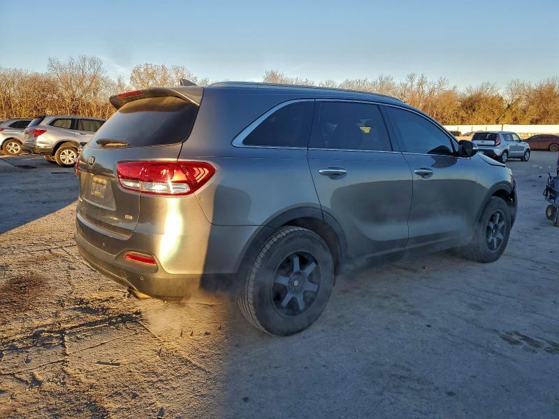 Photo 3 from auction – 2016 KIA SORENTO LX with VIN 5XYPG4A32GG028008