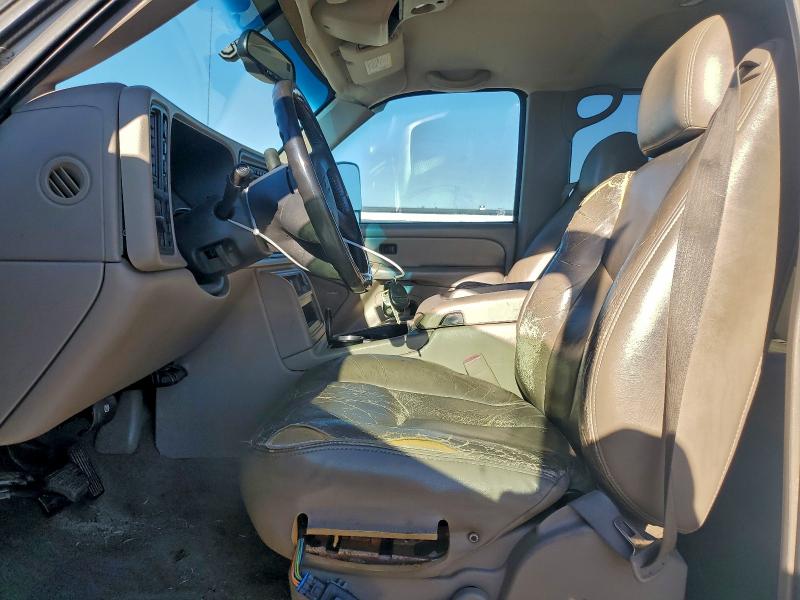 Photo 7 from auction – 2004 CHEVROLET SILVERADO with VIN 1GCGK23U74F148796