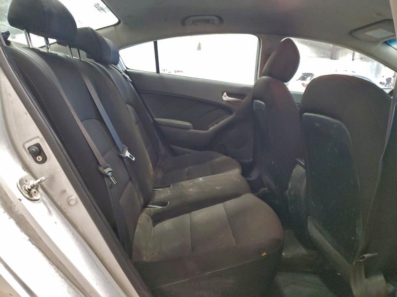 Photo 10 from auction – 2018 KIA FORTE LX with VIN 3KPFK4A70JE241024