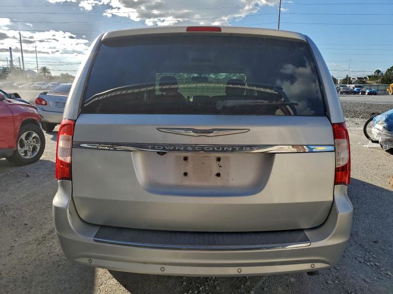 Photo 6 from auction – 2011 CHRYSLER TOWN & COU with VIN 2A4RR8DG0BR630817