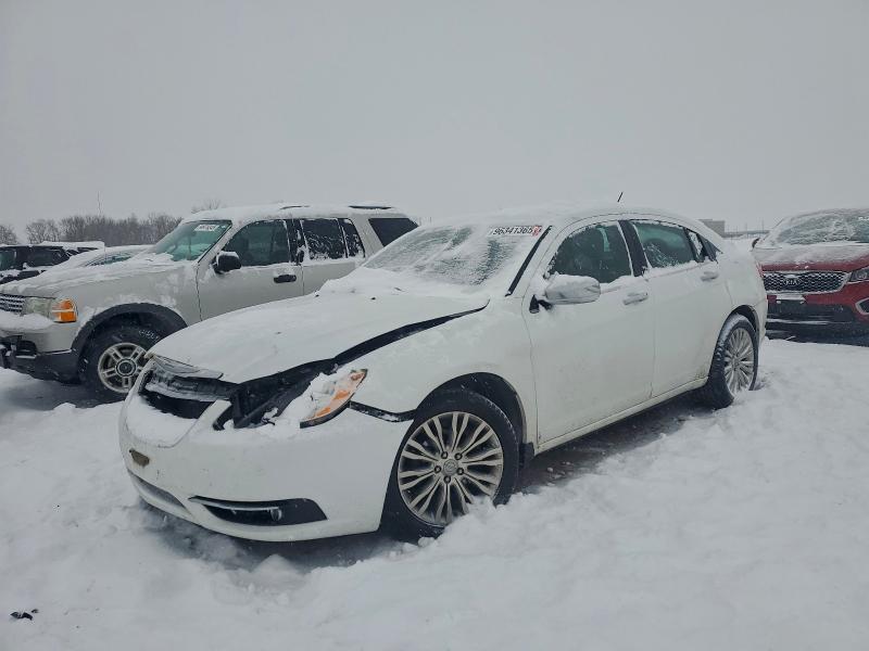 CHRYSLER 200 LIMITE 2013 with VIN 1C3CCBCG8DN555431 - Photo from auction