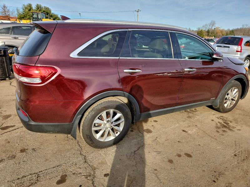 Photo 3 from auction – 2017 KIA SORENTO LX with VIN 5XYPGDA33HG268508