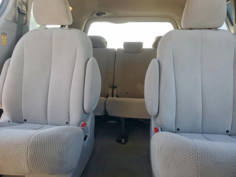 Photo 10 from auction – 2014 TOYOTA SIENNA LE with VIN 5TDJK3DC2ES072147