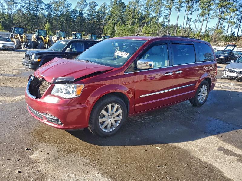 CHRYSLER TOWN & COU 2015 with VIN 2C4RC1BG0FR561036 - Photo from auction