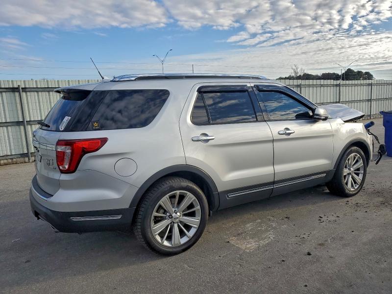 Photo 3 from auction – 2019 FORD EXPLORER L with VIN 1FM5K8FH7KGA17458