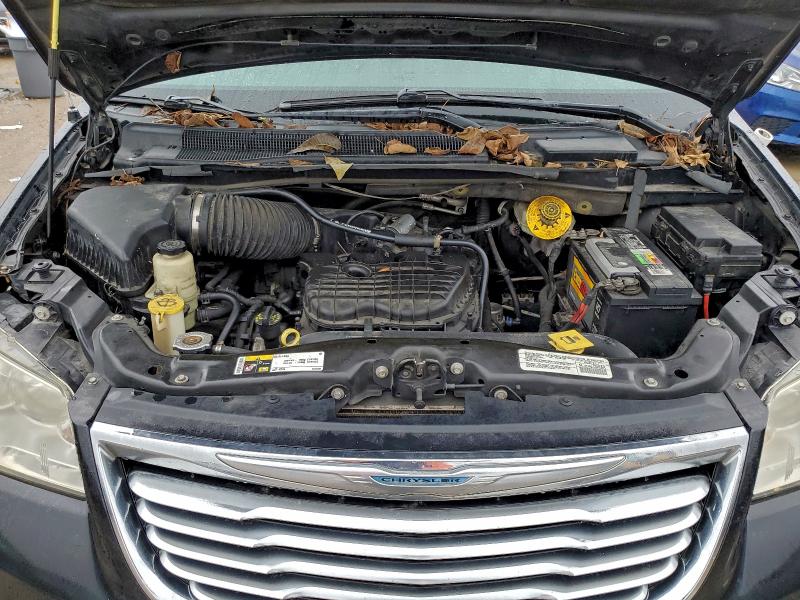Photo 12 from auction – 2014 CHRYSLER TOWN & COU with VIN 2C4RC1BG8ER295103
