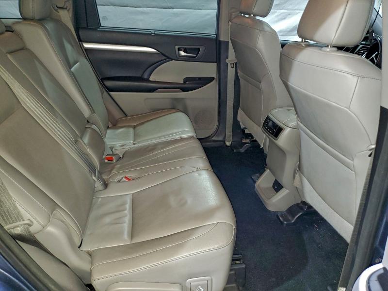 Photo 11 from auction – 2018 TOYOTA HIGHLANDER with VIN 5TDJZRFH4JS880789