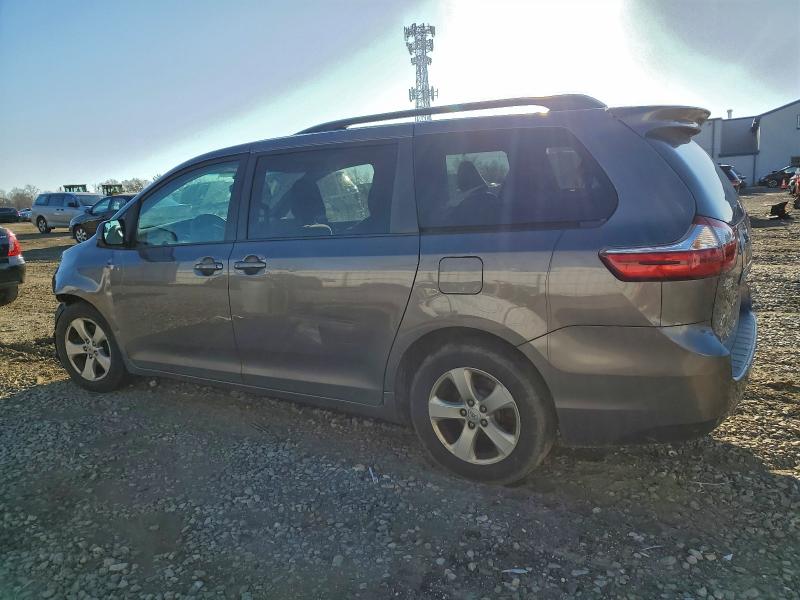 Photo 2 from auction – 2015 TOYOTA SIENNA LE with VIN 5TDKK3DC1FS649580
