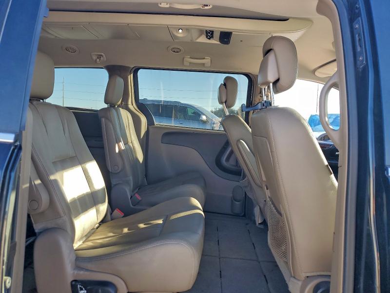 Photo 11 from auction – 2016 CHRYSLER TOWN & COU with VIN 2C4RC1BG3GR245678