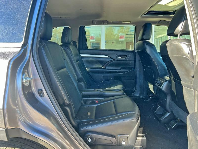 Photo 6 from auction – 2017 TOYOTA HIGHLANDER with VIN 5TDJZRFH8HS396120