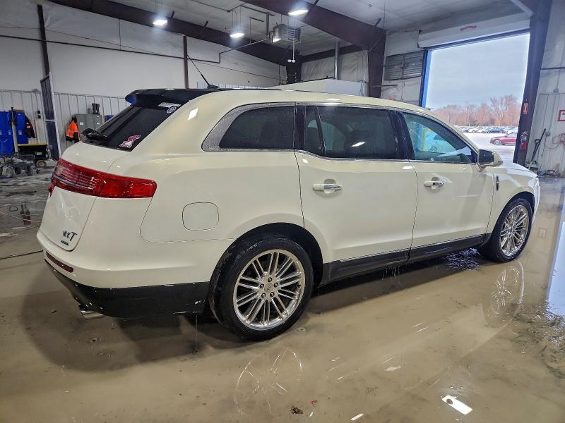 Photo 3 from auction – 2013 LINCOLN MKT with VIN 2LMHJ5AT9DBL57235