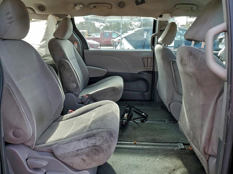 Photo 11 from auction – 2017 TOYOTA SIENNA with VIN 5TDZZ3DC9HS850401