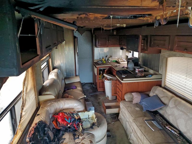 Photo 6 from auction – 2002 ALPI MOTORHOME with VIN 18XF4EM2121174634