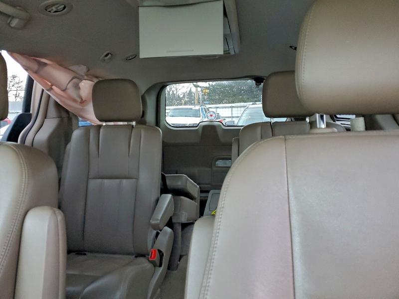 Photo 10 from auction – 2015 CHRYSLER TOWN & COU with VIN 2C4RC1BG5FR562649