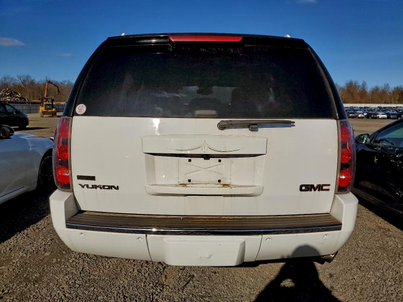 Photo 6 from auction – 2011 GMC YUKON DENA with VIN 1GKS2EEF1BR353945