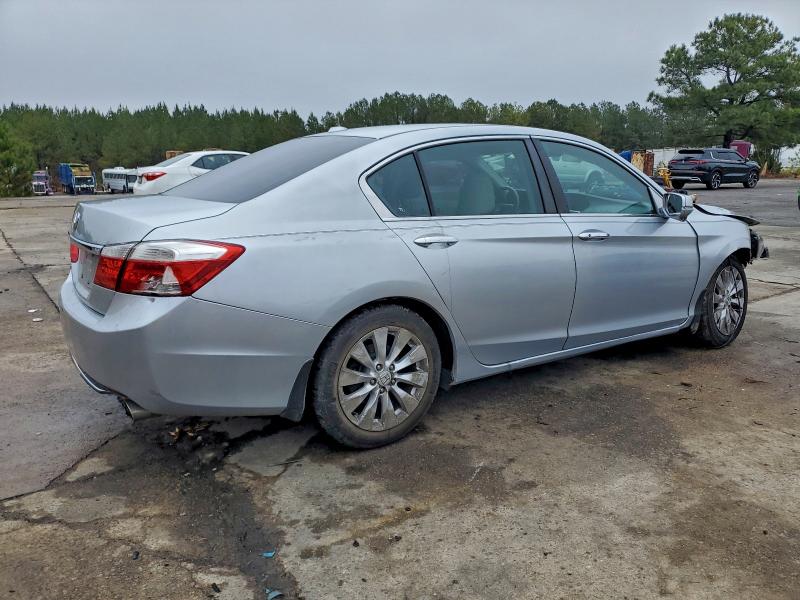 Photo 3 from auction – 2013 HONDA ACCORD with VIN 1HGCR2F83DA210203