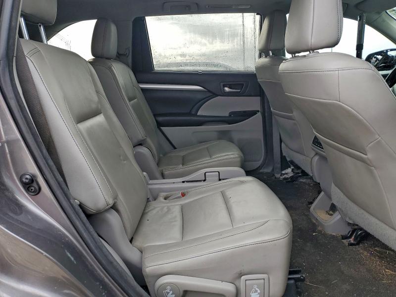 Photo 11 from auction – 2018 TOYOTA HIGHLANDER with VIN 5TDKZRFHXJS258508