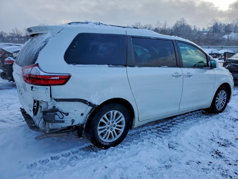 Photo 3 from auction – 2016 TOYOTA SIENNA XLE with VIN 5TDYK3DC4GS703370