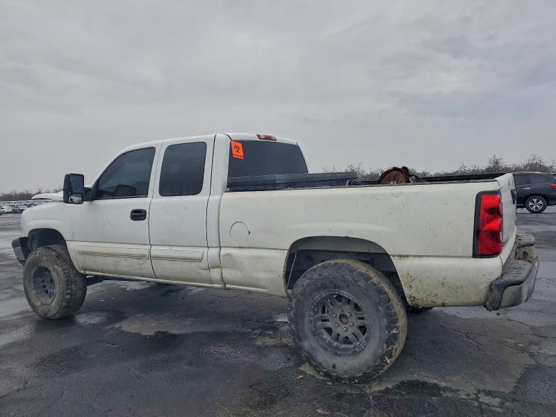 Photo 2 from auction – 2005 CHEVROLET SILVERADO with VIN 1GCEC19V85Z100593