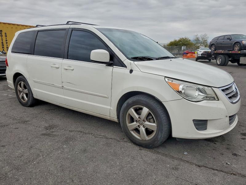 Photo 4 from auction – 2011 VOLKSWAGEN ROUTAN SE with VIN 2V4RW3DG1BR739892
