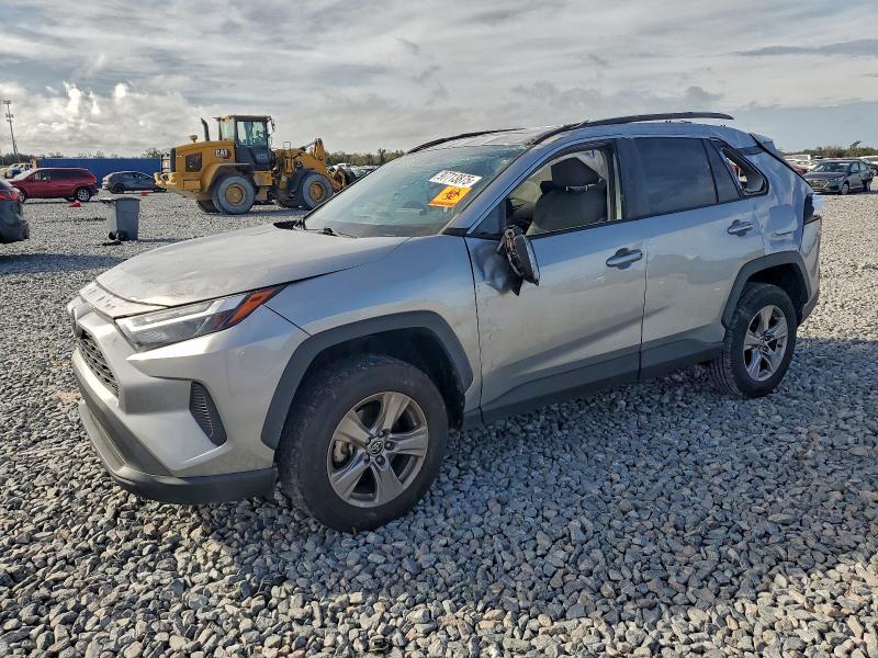 TOYOTA RAV4 XLE 2022 with VIN 2T3W1RFV3NC192047 - Photo from auction