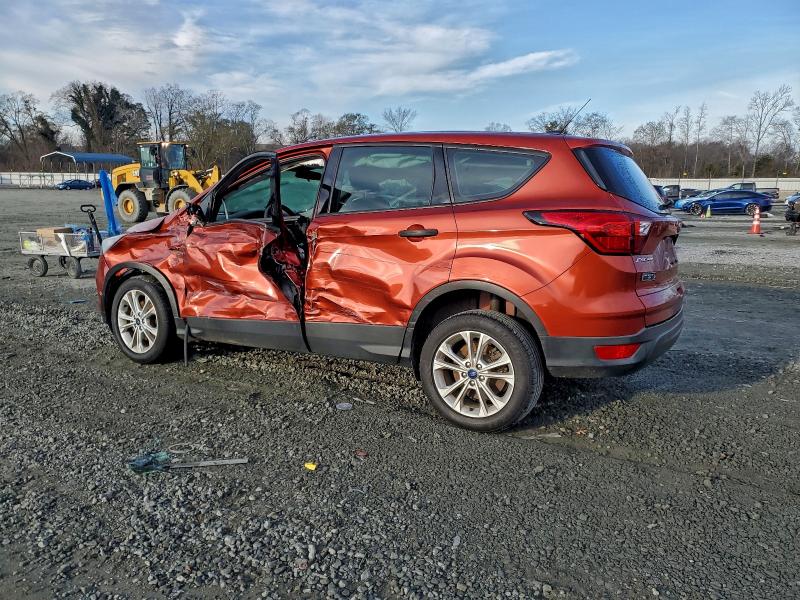 Photo 2 from auction – 2019 FORD ESCAPE S with VIN 1FMCU0F71KUC19742