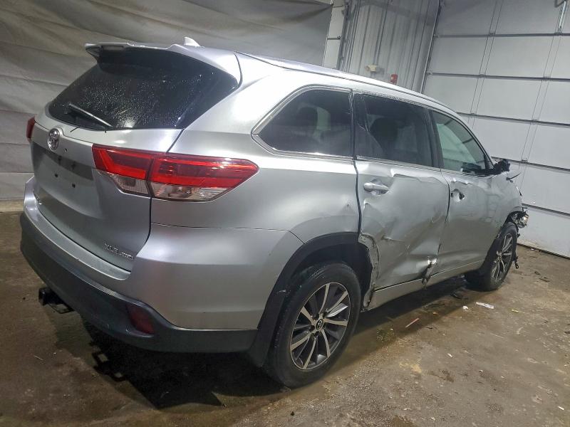 Photo 3 from auction – 2017 TOYOTA HIGHLANDER with VIN 5TDJZRFH4HS463313