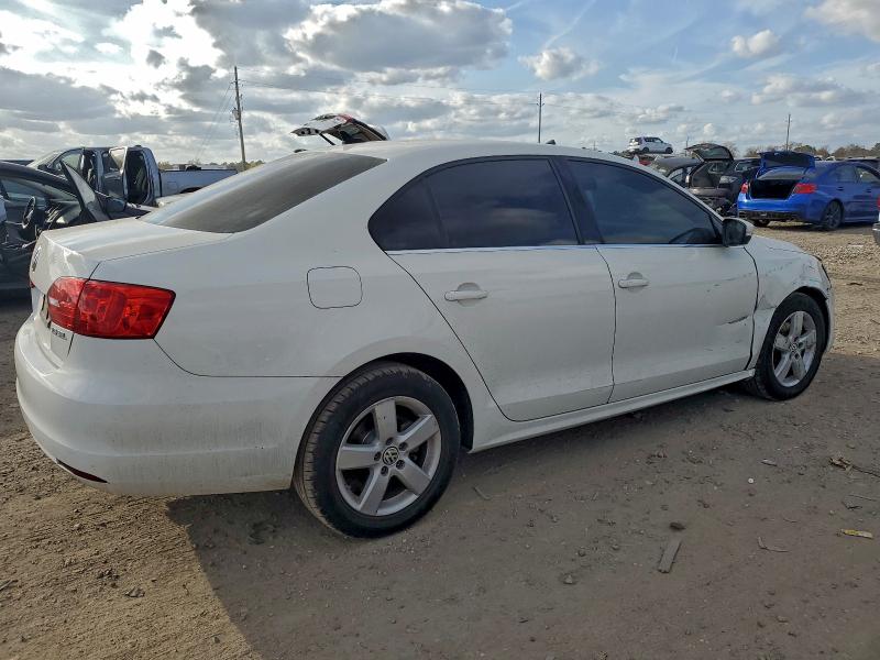 Photo 3 from auction – 2011 VOLKSWAGEN JETTA SEL with VIN 3VWLX7AJ6BM006343