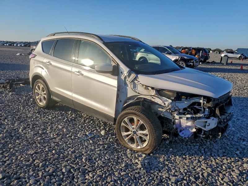 Photo 4 from auction – 2017 FORD ESCAPE SE with VIN 1FMCU0GD5HUD04810