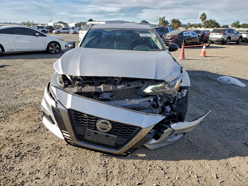 Photo 5 from auction – 2019 NISSAN ALTIMA SR with VIN 1N4BL4CV4KN317841