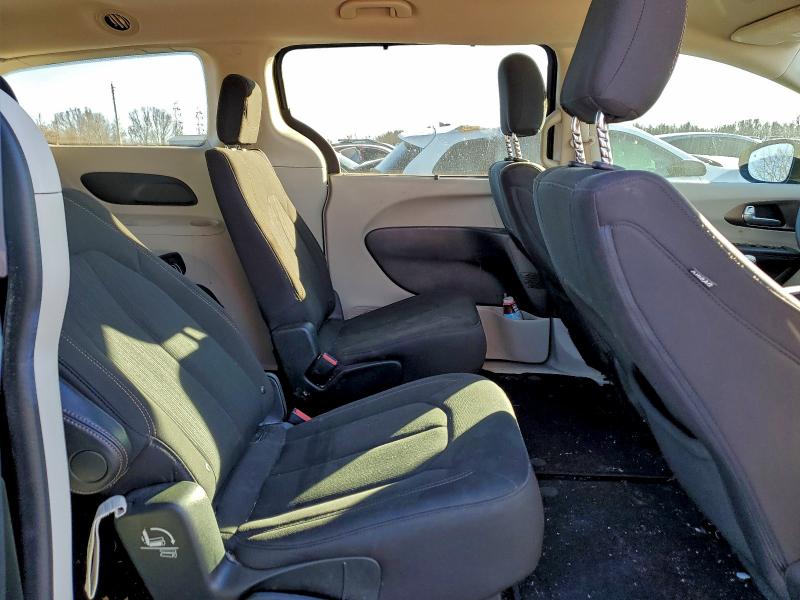 Photo 11 from auction – 2018 CHRYSLER PACIFICA T with VIN 2C4RC1FG2JR125579