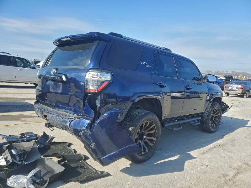 Photo 3 from auction – 2018 TOYOTA 4RUNNER SR with VIN JTEBU5JRXJ5532850