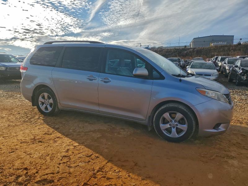 Photo 4 from auction – 2012 TOYOTA SIENNA LE with VIN 5TDKK3DC1CS260143