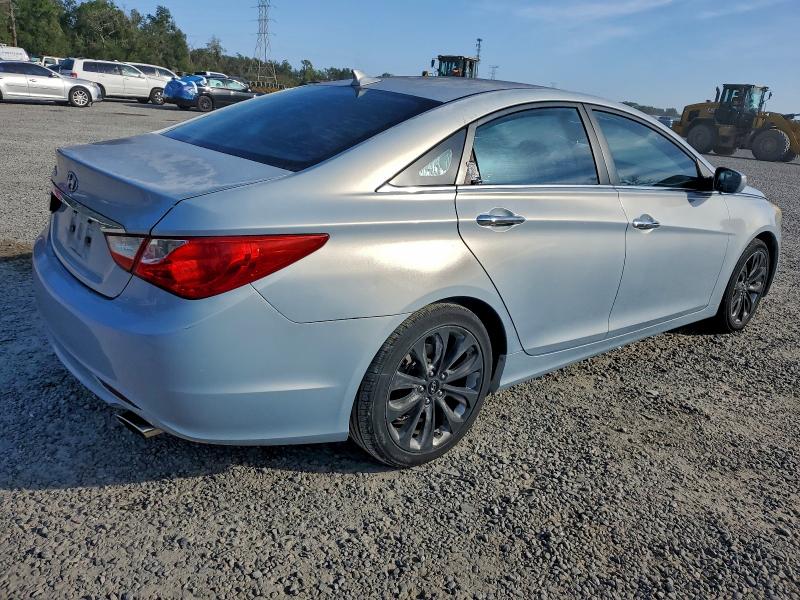 Photo 3 from auction – 2011 HYUNDAI SONATA SE with VIN 5NPEC4AC0BH150354